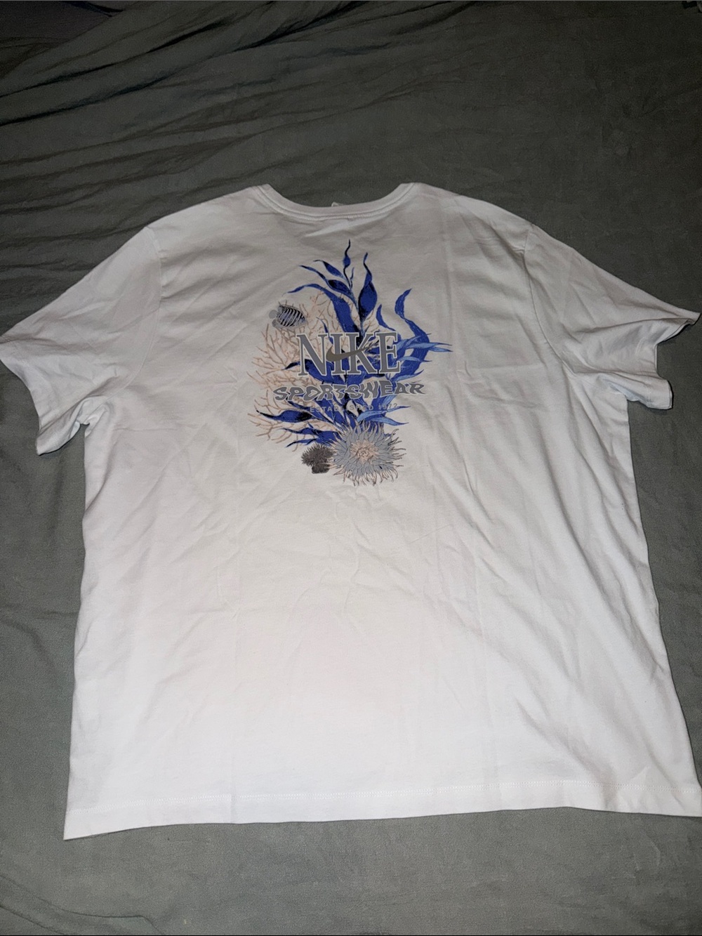 Nike White Short-Sleeve Sportswear Logo Tee - Picture 4 of 5